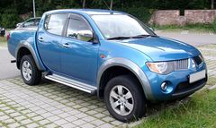 Mitsubishi L200 Generation 4.jpg